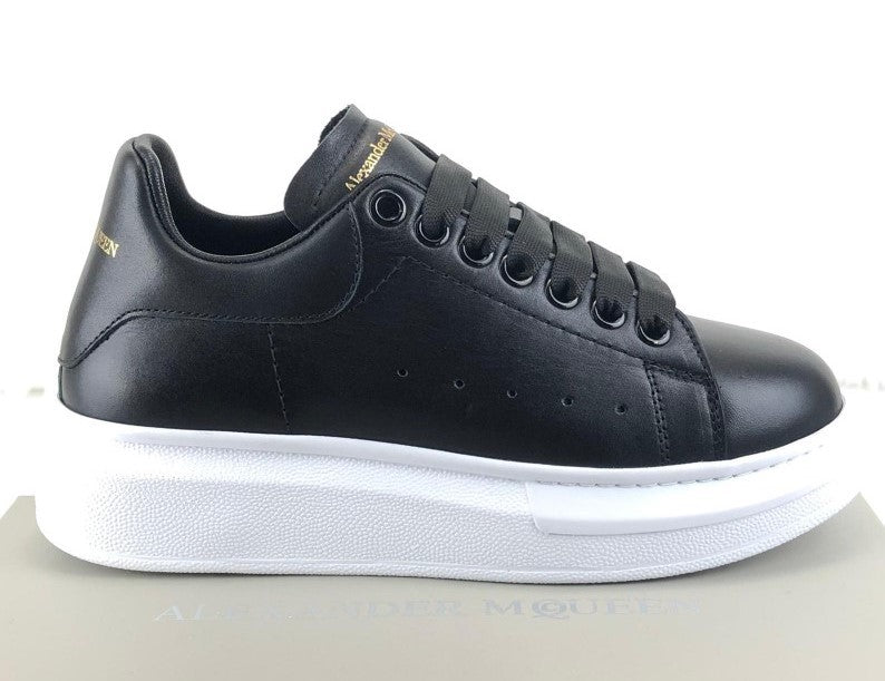 Alexander McQueen It offers comfort and luxury look together in your daily combinations.