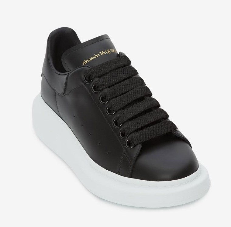 Alexander McQueen It offers comfort and luxury look together in your daily combinations.